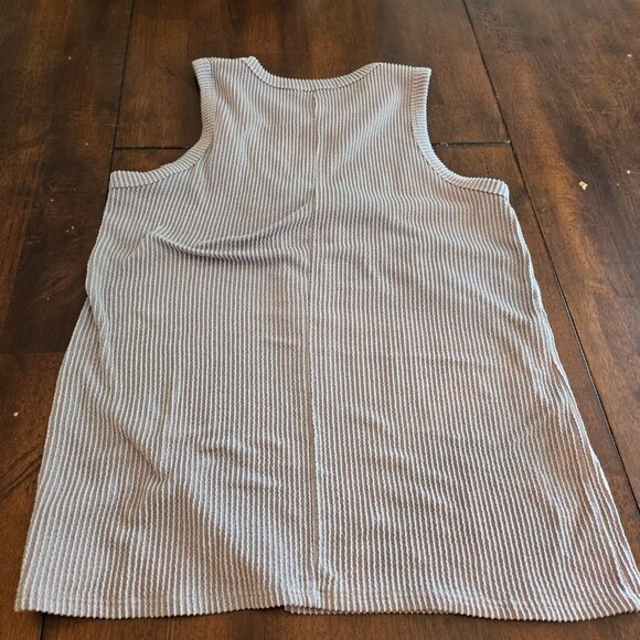 Tres Bien Womens Medium Lilac Tank Top - Picture 2 of 3